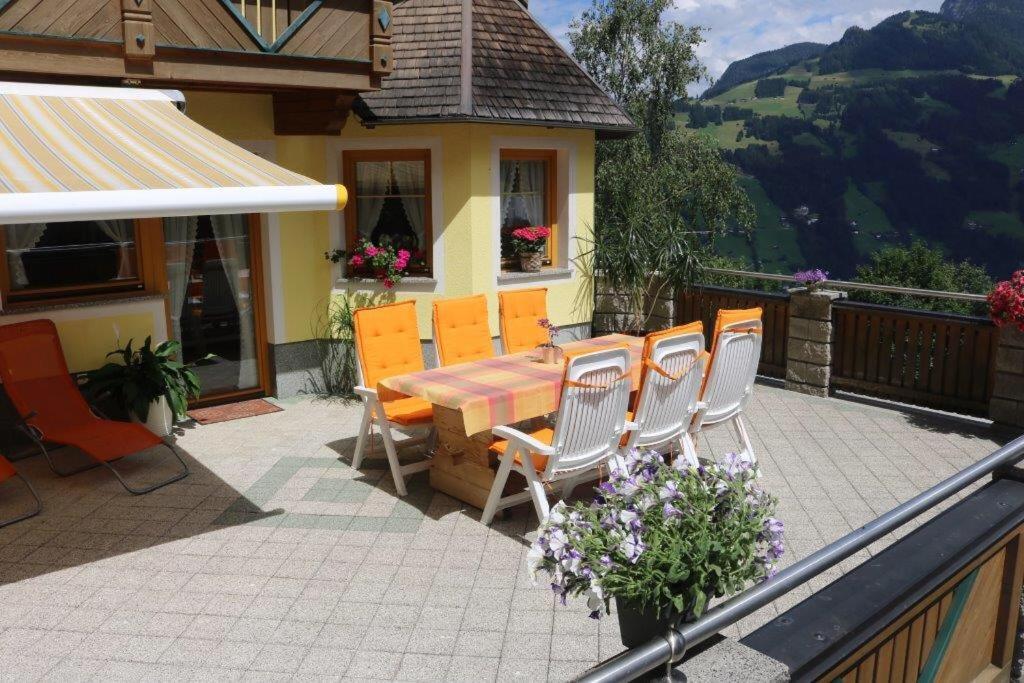 Landhaus Katharina Bis 12 Personen Mit Saunachalet Und Blick Auf Die Bergwelt Des Zillertals Hippach Exterior photo