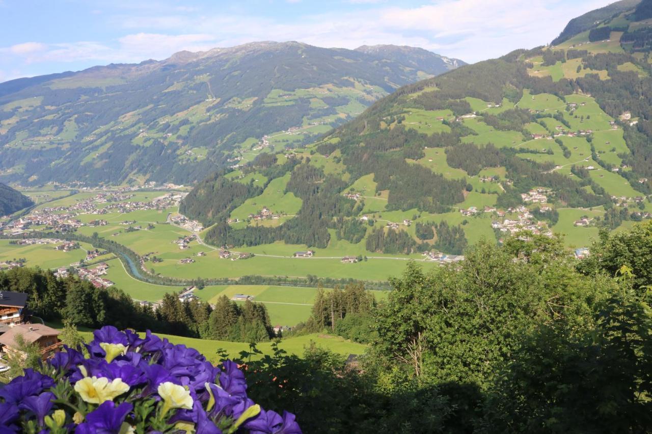 Landhaus Katharina Bis 12 Personen Mit Saunachalet Und Blick Auf Die Bergwelt Des Zillertals Hippach Exterior photo