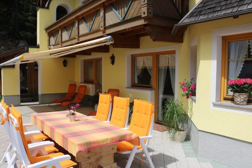 Landhaus Katharina Bis 12 Personen Mit Saunachalet Und Blick Auf Die Bergwelt Des Zillertals Hippach Exterior photo