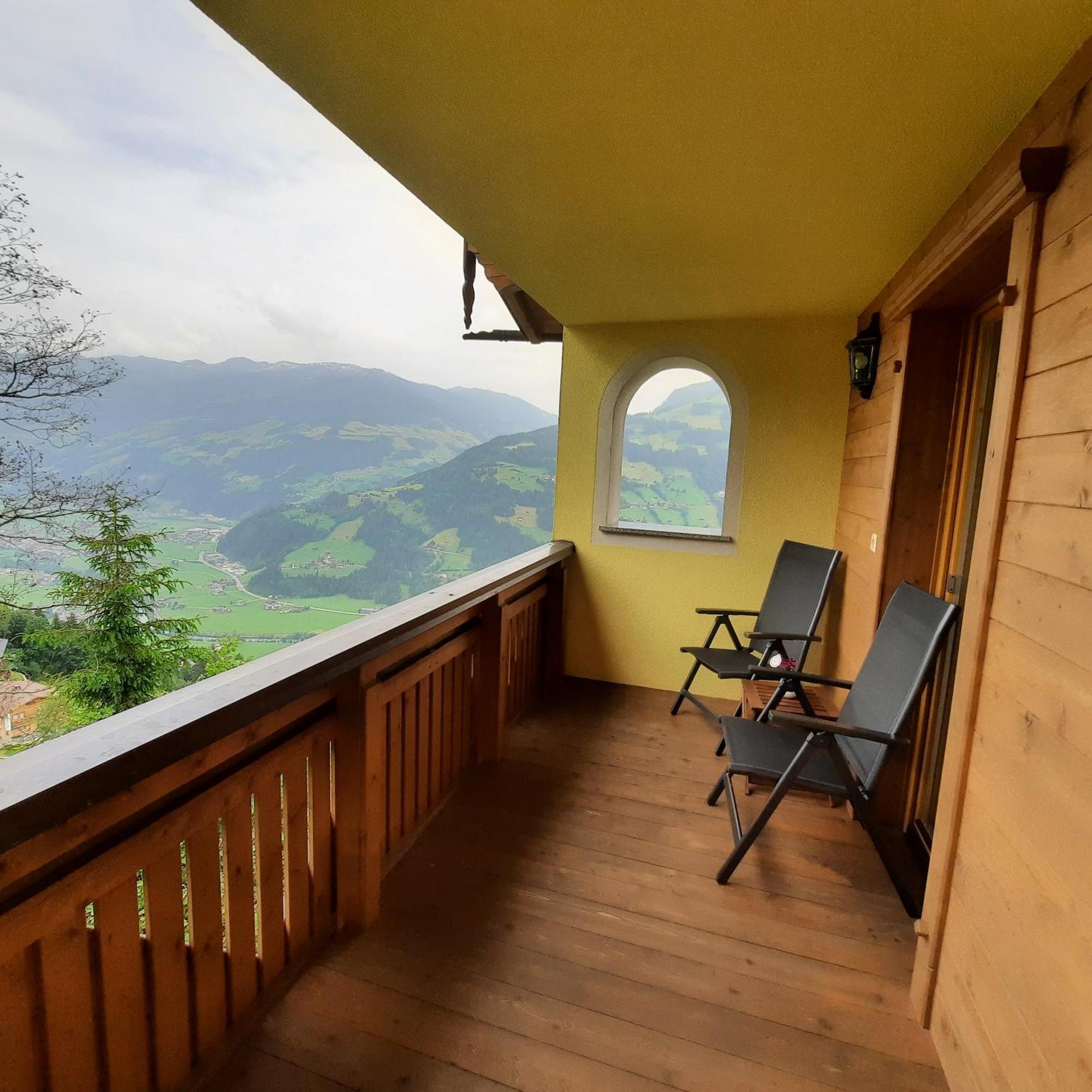 Landhaus Katharina Bis 12 Personen Mit Saunachalet Und Blick Auf Die Bergwelt Des Zillertals Hippach Exterior photo